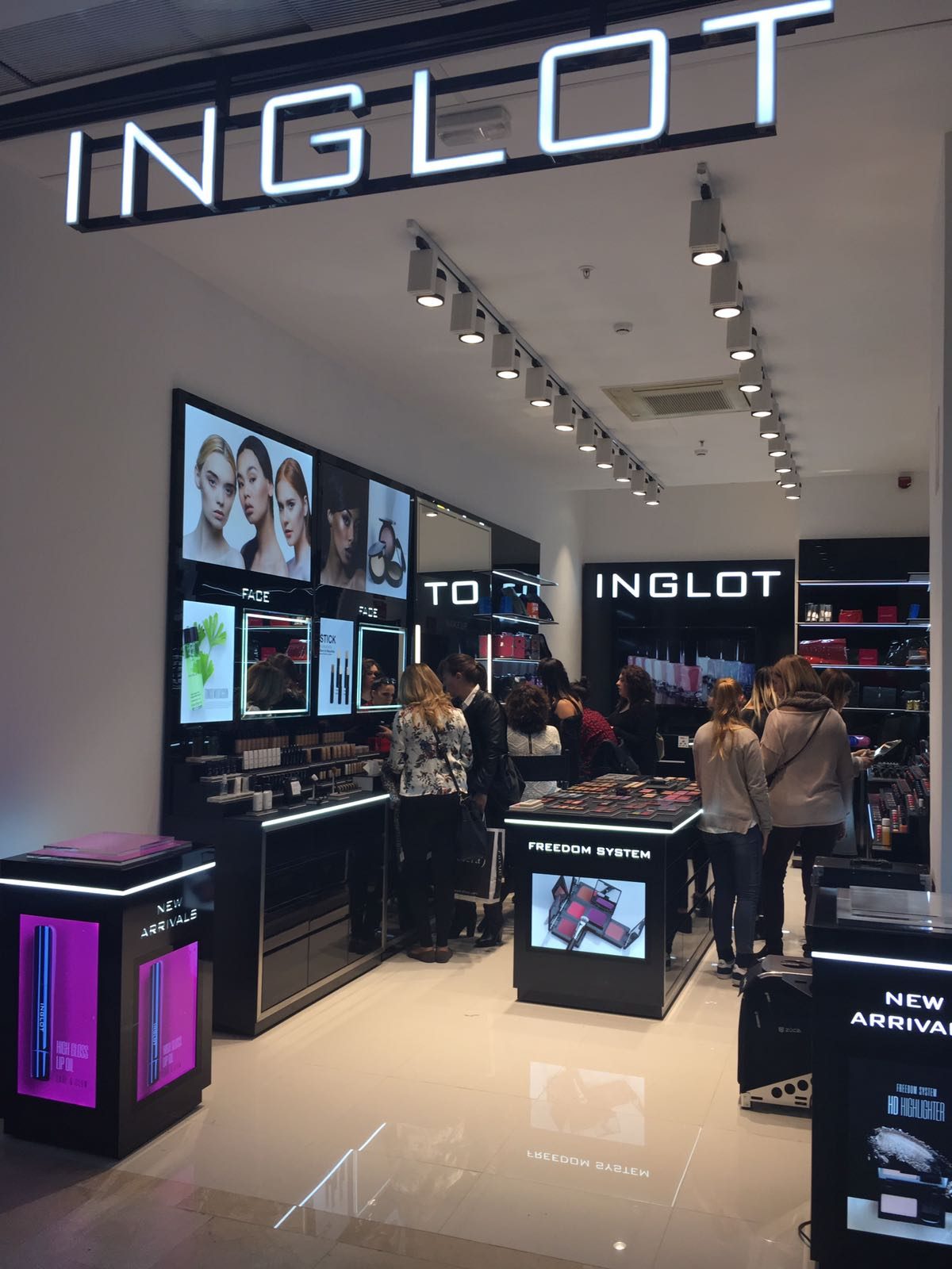 INGLOT Plaza Mar 2, Alicante.