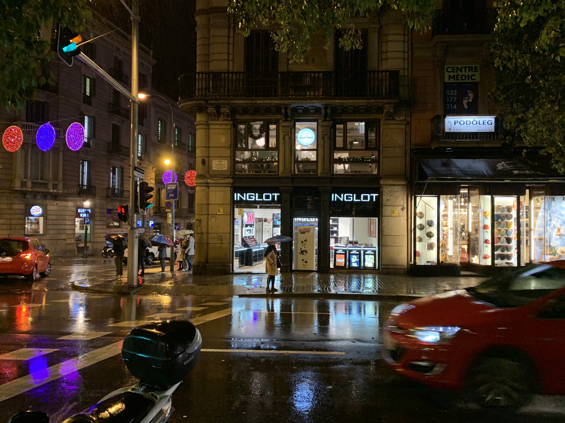 Fontanella 22 nocą.