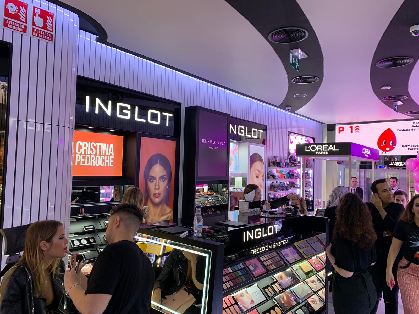 Przestrzeń INGLOT przy Puerta del Sol, Madryt.